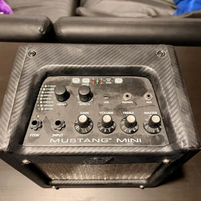 Fender Mustang Mini 7-Watt 1x6.5 Battery-Powered Guitar Combo 2011 - 2015 - Black image 2