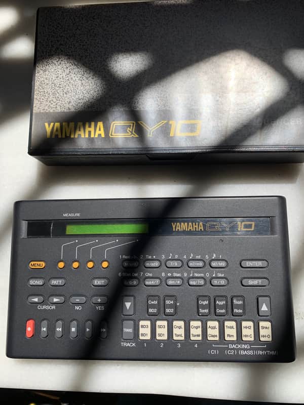 Yamaha qy10 1982 negro image 1