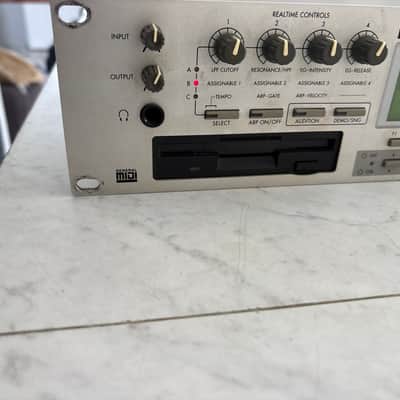 Korg Triton Rack Rackmount 60-Voice Polyphonic Workstation 2000 - 2005 - Silver image 2