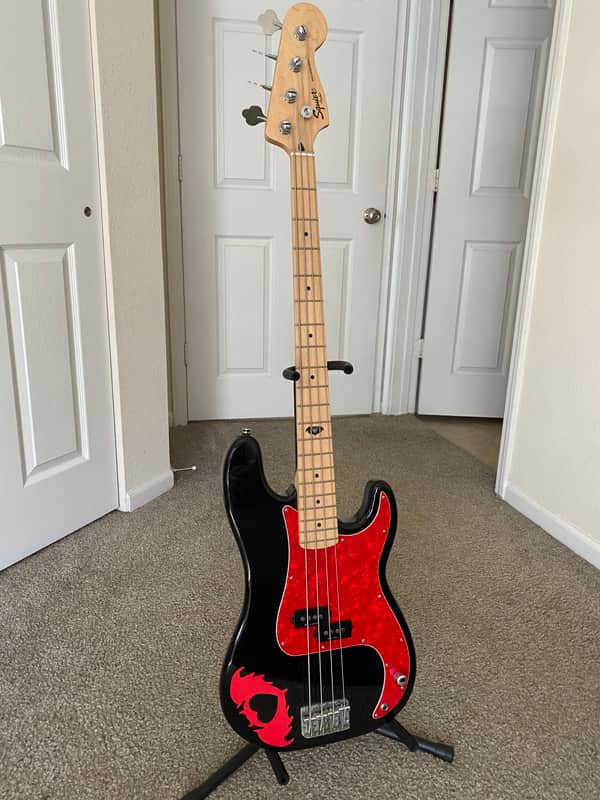 Squier Pete Wentz Signature Black with Red Pickguard & Bat heart