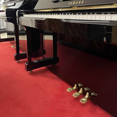 Yamaha U1 PIANOFORTE VERTICALE NERO LUCIDO image 3
