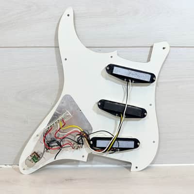 Unknown Loaded Strat-Style Pickguard Assembly – 3 Single Coil Pickups, 5-Way Switch, Full Wiring Harness image 4
