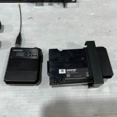 Shure AXT400 A 470-698MHz Dual Wireless Receiver W/ (2) AXT200 SM86 #17664 (THS) image 10
