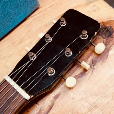 Airline 7214 1960's Mini Electric Guitar with 5-Watt Amp Case image 3