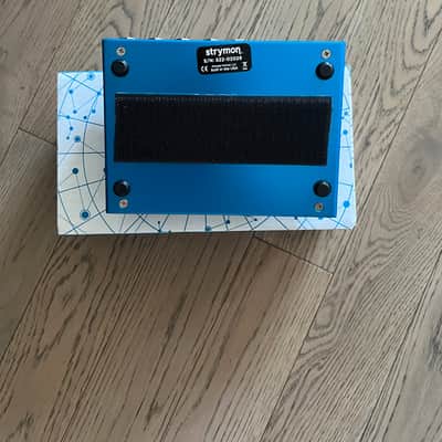 Strymon Mobius 2012 - Present Blue image 3