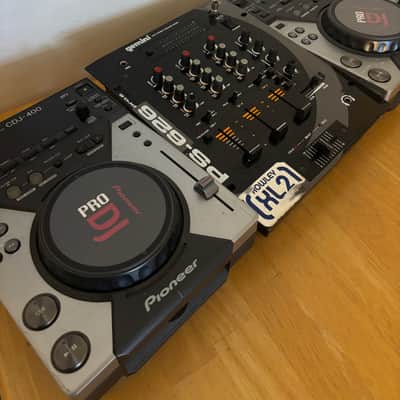 Pioneer CDJ 400’s with mixer & hard case image 2