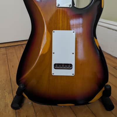 G&L Tribute Series Legacy Left-Handed Setup Righty Relic 3-Tone Sunburst with Rosewood Fretboard image 6