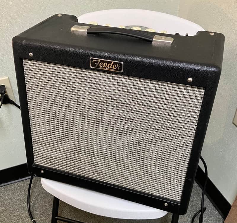 Fender Blues Junior IV 15-Watt 1x12" electric Guitar Combo amplifier Black image 1