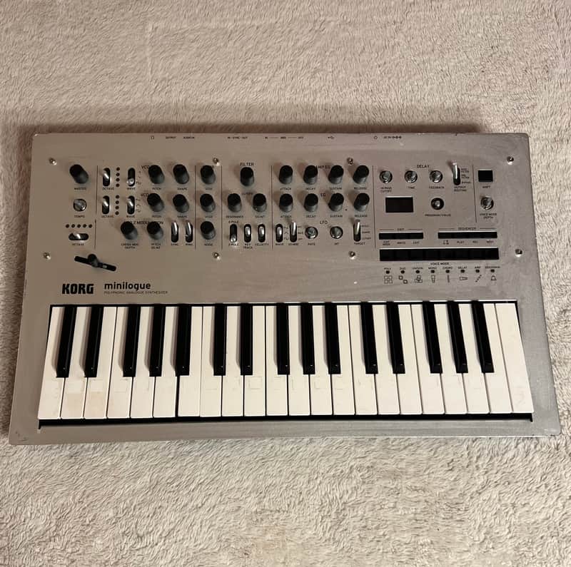 Korg Minilogue 4-Voice Polyphonic Analog Synthesizer 2016 - Present - Silver image 1