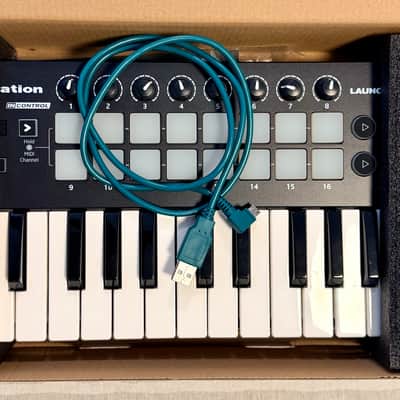 Novation Launchkey Mini MKII MIDI Keyboard Controller 2015 - 2019 - Black imagen 2