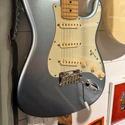 Fender American Deluxe Stratocaster Plus w/OHSC, 3 Personality Cards Mystic Ice Blue image 1