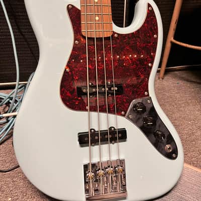 Fender Vintera '60s Jazz Bass- Daphne Blue image 2