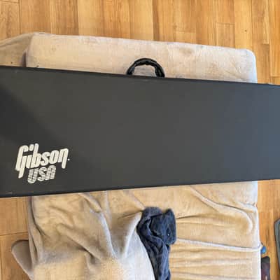 Gibson Thunderbird IV 2001 - ROADWORN auction collectible image 2
