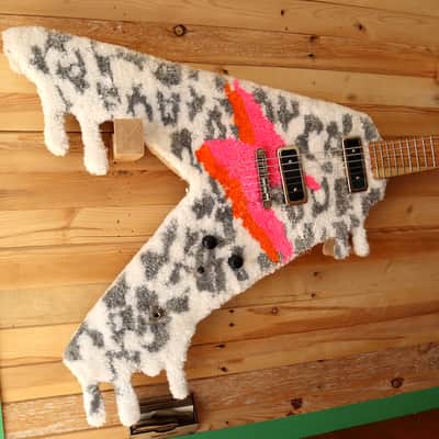 Reclaimed  Flooring Flying V with Fresh, New Rug on Top - New Perspectives Music image 3