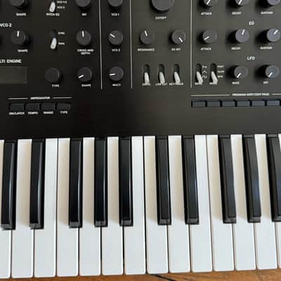 Korg Prologue 8 Polyphonic 49-Key 8-Voice Analog Synthesizer 2018 - Present - Black/Wood image 2