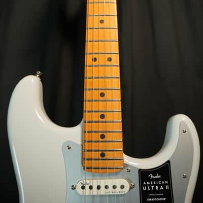 Fender American Ultra II Stratocaster with Maple Fretboard 2025 Avalanche image 7