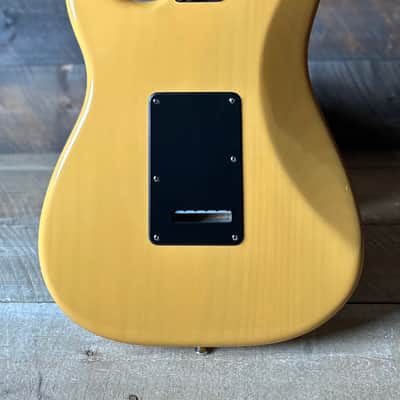 Used 2006 Fender American Series Stratocaster 60th Anniversary - Butterscotch Blonde image 9