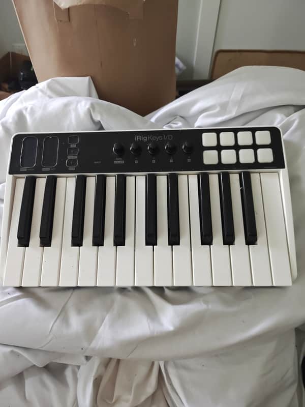 IK Multimedia iRig Keys I/O 25 2017 - Present - White image 1