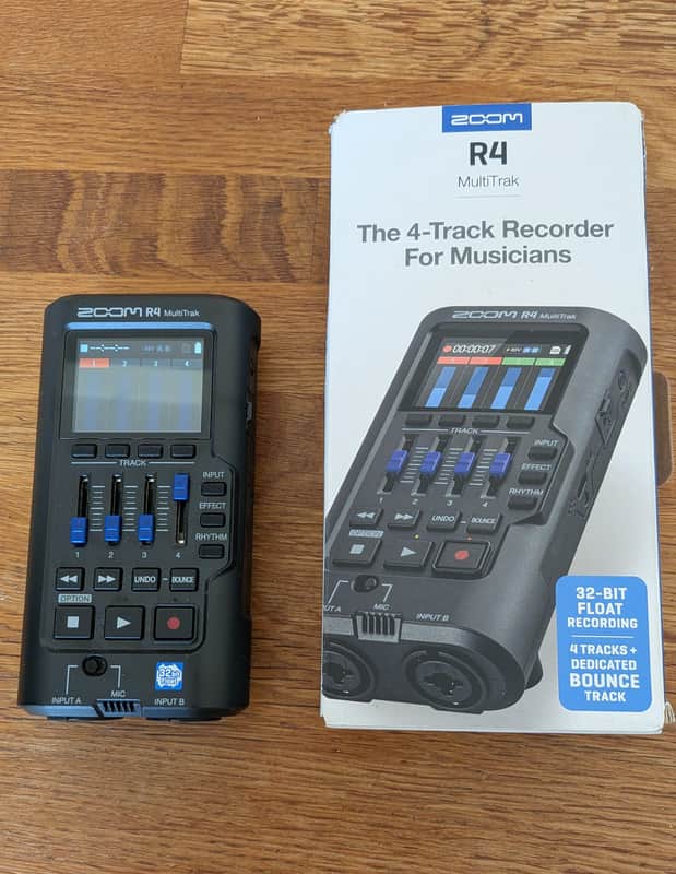 Zoom R4 Multitrack SD Recorder / USB Audio Interface