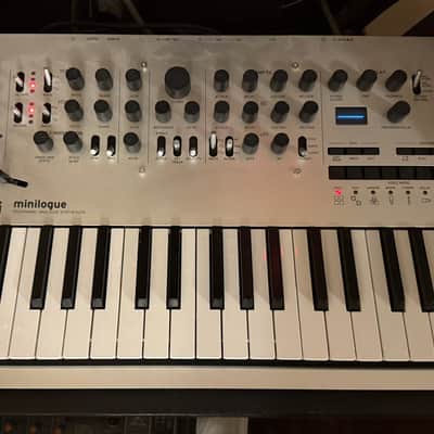 Korg Minilogue 4-Voice Polyphonic Analog Synthesizer 2016 - Present - Silver image 2