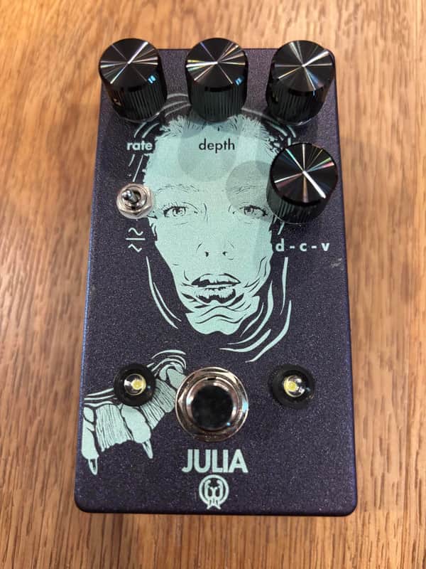 Walrus Audio Julia V1 - Chorus/Vibrato - Dark Blue | Reverb