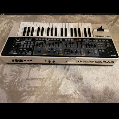 Roland SH-01 GAIA 37-Key Digital Synthesizer 2010 - 2012 - White image 2