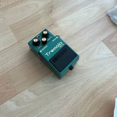 Boss TR-2 Tremolo (Silver Label) 1997 - Present - Green image 8