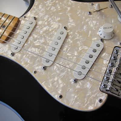 Immagine Fender Deluxe Powerhouse Stratocaster Guitar Dummy Coil Active Electronics Circa-2002-Black - 6