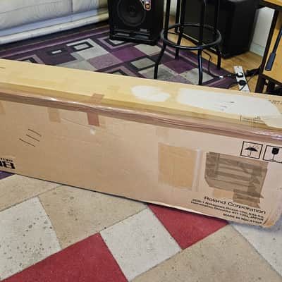 Roland FANTOM-08 88-Key Workstation, B-stock from Roland UK. Full 2 yr warranty. MINT image 11
