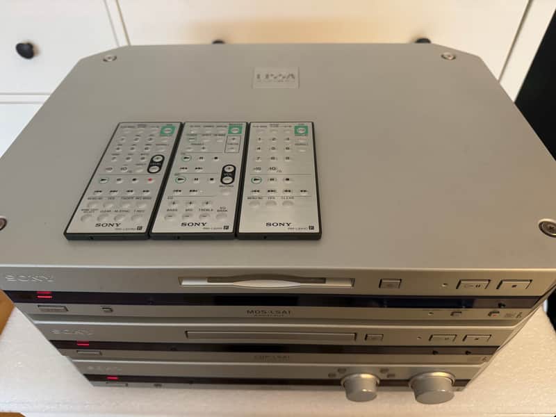 Sony Sony LISSA Complete: STR-LSA1 + MDS-LSA1 + CDP-LSA1 + Remote Controls 2000 - Excellent image 1
