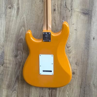 Fender Player Stratocaster with Maple Fretboard 2022 - Capri Orange image 2