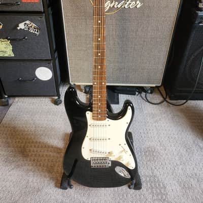 Squier Affinity Series Stratocaster 21-Fret with Rosewood Fretboard 2004 - Black image 4