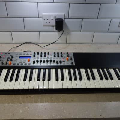 Novation X-Station 61 polysynth + manual