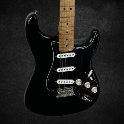 Fender Player Series Stratocaster in Black with Maple Neck image 4