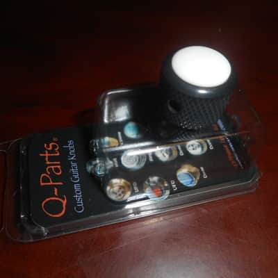 Q-Parts Dome Knob, ACRYLIC WHITE ON DARK BLACK, KDBD-0131