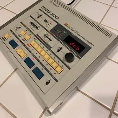 Roland MSQ-700 Multitrack Digital Keyboard Recorder 1984 - 1986 - Beige image 4