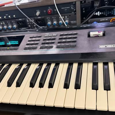 Ensoniq VFX-SD Transwave Synthesizer + Voice Crystal EPROM Cartridge