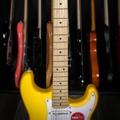 Squier Sonic Stratocaster  - Limited Edition Graffiti Yellow image 3