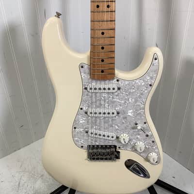 Fender MIM Stratocaster 1998 - White image 1