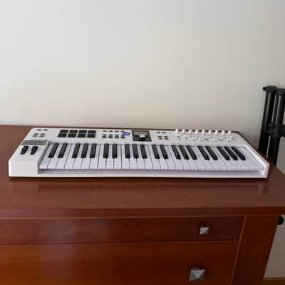 Arturia KeyLab Essential 49 MIDI Controller 2017 - Present - White image 2