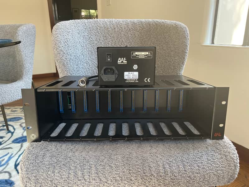 BAE 11-Space 500 Series Rack with PSU 2010s - Black image 1