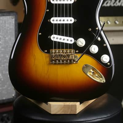 1997-2000 Fender Stratocaster ST62-80 Texas Special, Crafted in Japan - 2 Tone Sunburst image 2