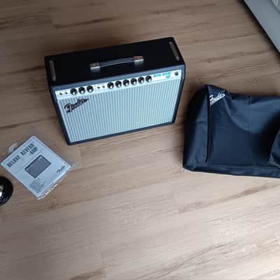 Fender '68 Custom Deluxe Reverb 2-Channel 22-Watt 1x12" Guitar Combo 2013 - Present - Black image 3