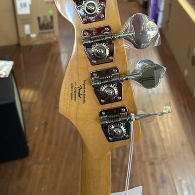 Squier Classic Vibe ‘60s Jazz Bass  2025 - Tahitian Coral / 8lbs. 11.5oz. #ICSE25015391 image 7