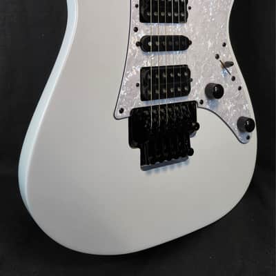 Ibanez RG450DXB RG Standard, Locking Nut, White image 3