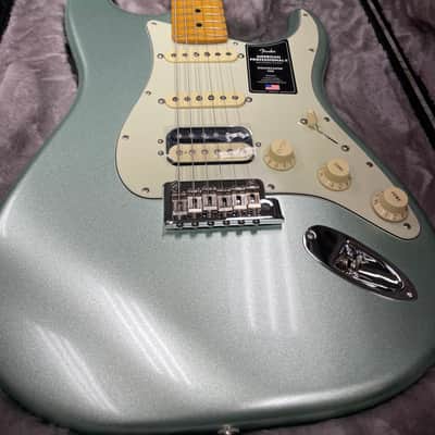 Fender Am. Pro II Strat HSS - Mystic Surf Green image 2