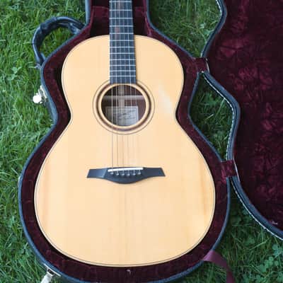 Beneteau 000-12 Acoustic Guitar - Honduras Rosewood Back & Sides image 1