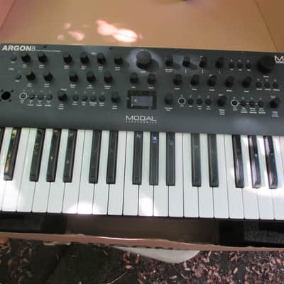 Modal Electronics Argon8 8 Voice 37-Key Wavetable Synthesizer 2020 - Grey image 1