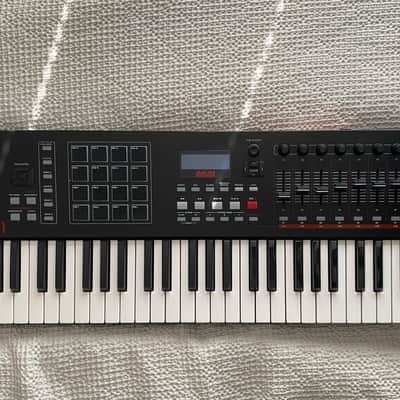 Akai MPK261 -Midi Controller + Gator Soft Case