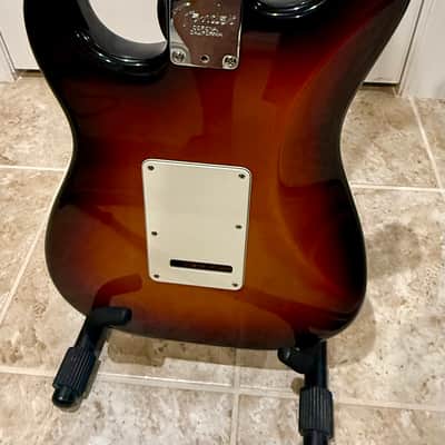Fender American Series Stratocaster with Maple Fretboard 2002- 3-Color Sunburst image 6